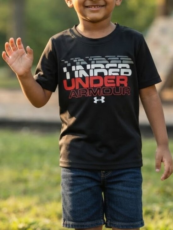 Under Armour Other - UNDER ARMOUR Tech Black & Red/White Graphic Logo Boys T-Shirt Size 6